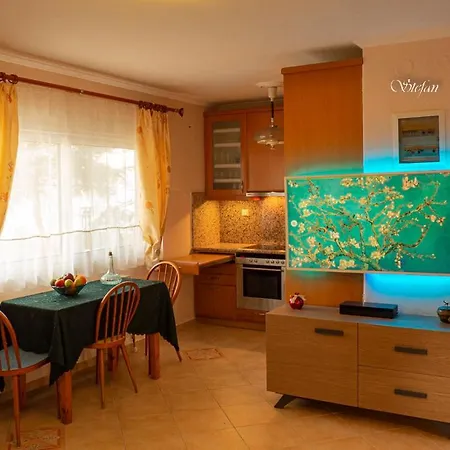 Stefan's House شقة